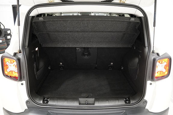 Jeep Renegade 18 of 18