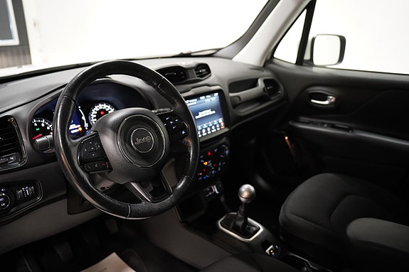 Jeep Renegade 6 of 18