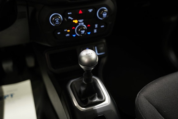Jeep Renegade 12 of 18