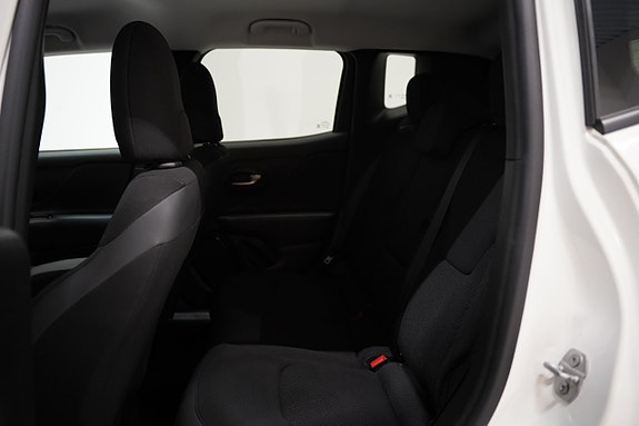 Jeep Renegade 16 of 18