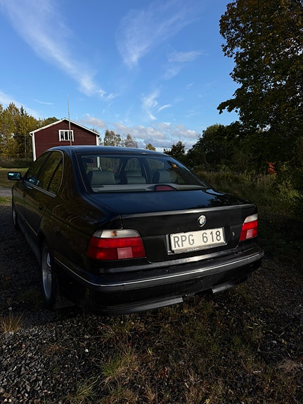 BMW 523i 10 of 11