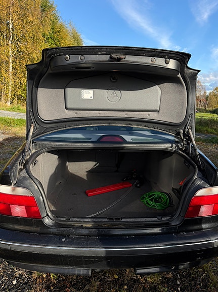 BMW 523i 9 of 11