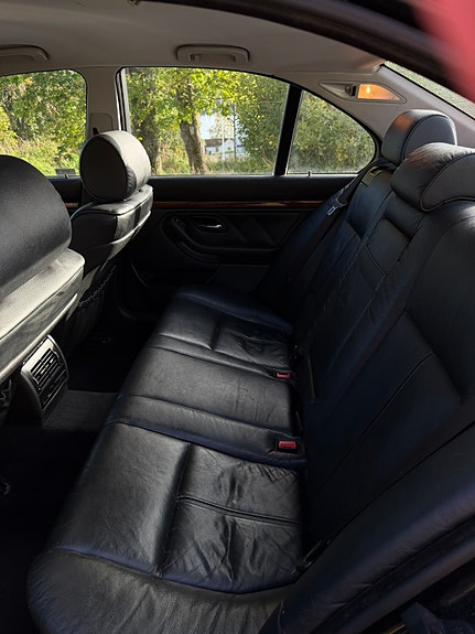 BMW 523i 11 of 11