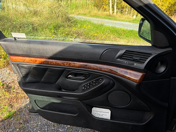 BMW 523i 5 of 11