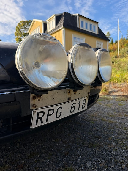 BMW 523i 2 of 11