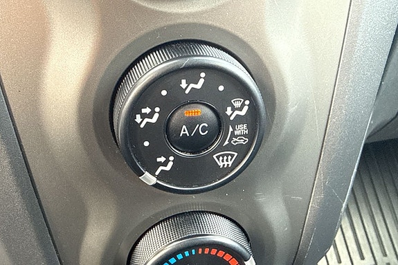 Toyota Yaris 14 of 21
