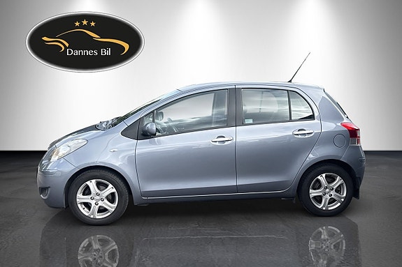Toyota Yaris 2 of 21