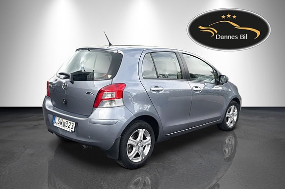 Toyota Yaris 6 of 21