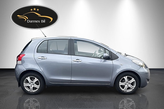 Toyota Yaris 5 of 21