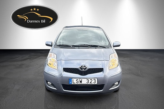 Toyota Yaris 8 of 21