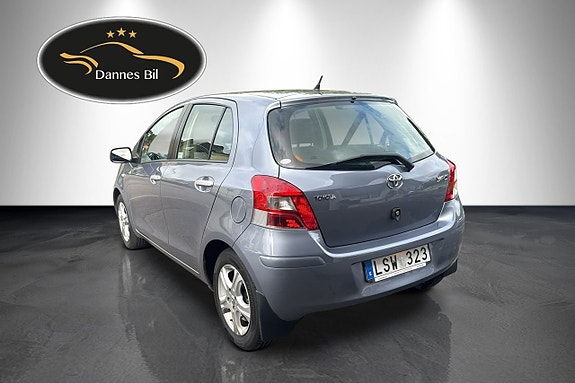 Toyota Yaris 3 of 21