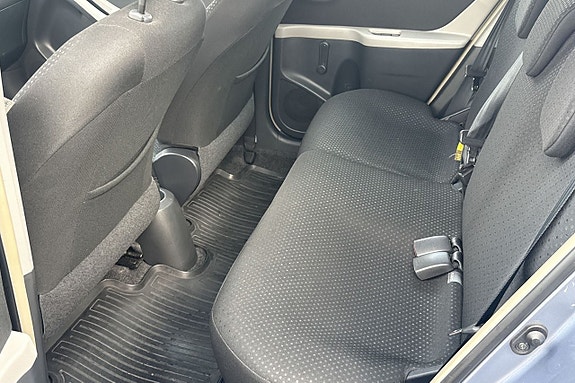 Toyota Yaris 12 of 21