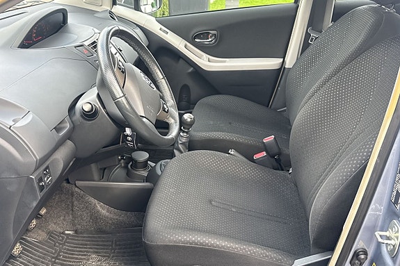 Toyota Yaris 10 of 21