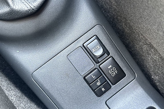 Toyota Yaris 15 of 21