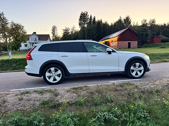 Volvo V60 Cross Country 4 of 7