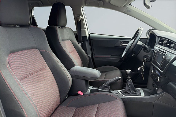 Toyota Auris 16 of 17