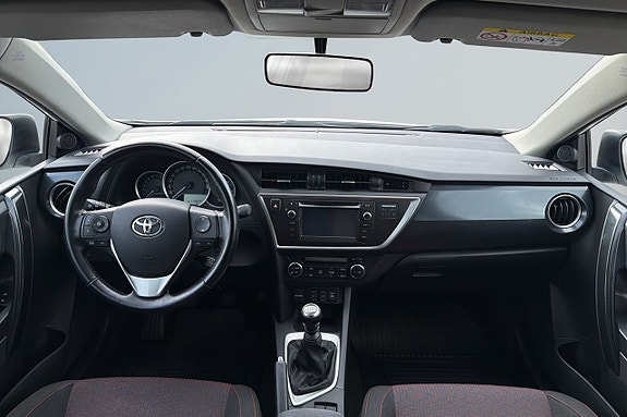 Toyota Auris 11 of 17