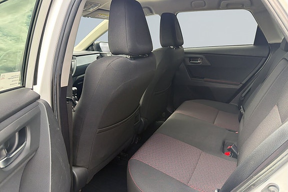 Toyota Auris 15 of 17