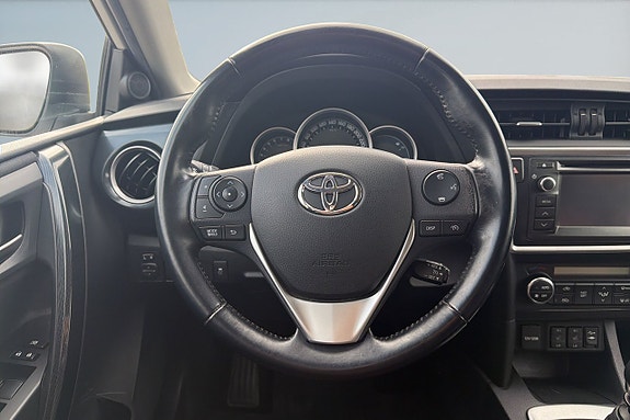 Toyota Auris 14 of 17