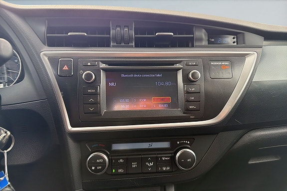 Toyota Auris 12 of 17
