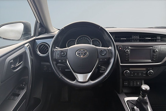 Toyota Auris 13 of 17