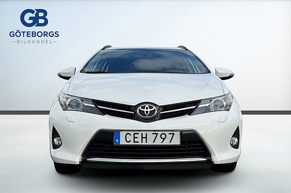 Toyota Auris 8 of 17