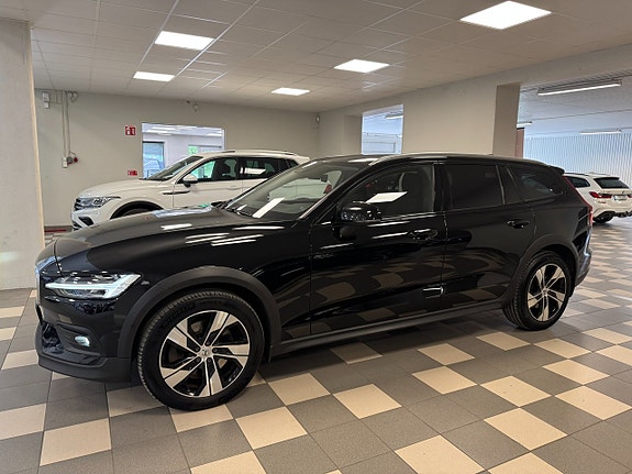 Volvo V60 Cross Country 2 of 22