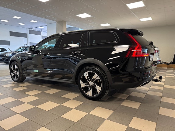 Volvo V60 Cross Country 5 of 22