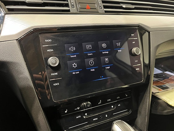 Volkswagen Passat 19 of 21