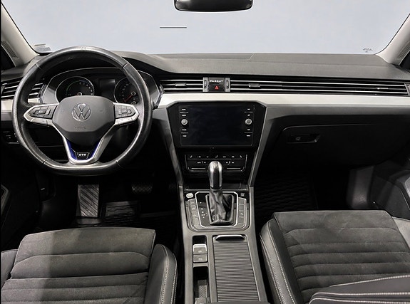 Volkswagen Passat 12 of 21