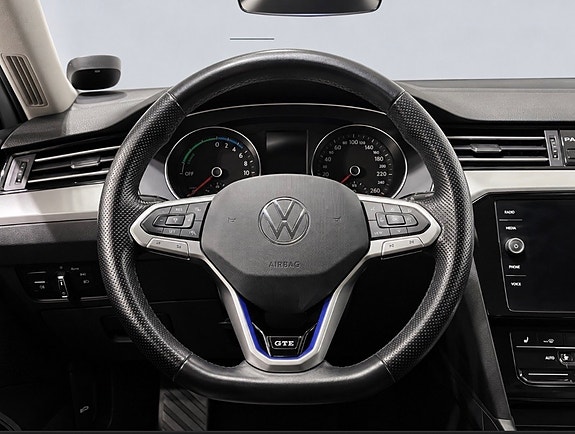 Volkswagen Passat 13 of 21