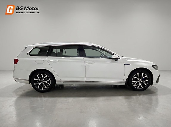 Volkswagen Passat 4 of 21