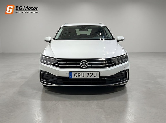 Volkswagen Passat 3 of 21