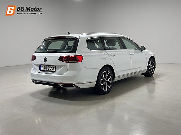 Volkswagen Passat 5 of 21