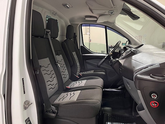 Ford Transit Custom 10 of 18