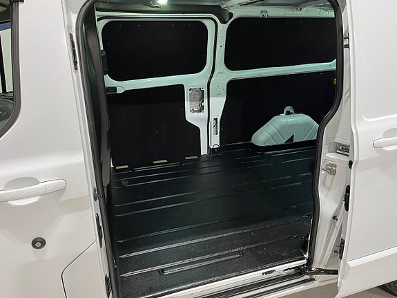 Ford Transit Custom 11 of 18