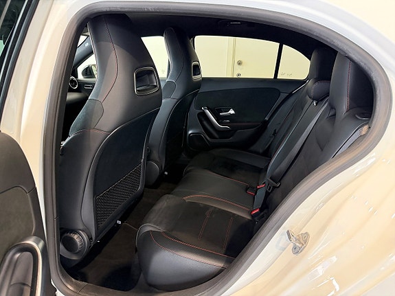 Mercedes-Benz A180 13 of 17