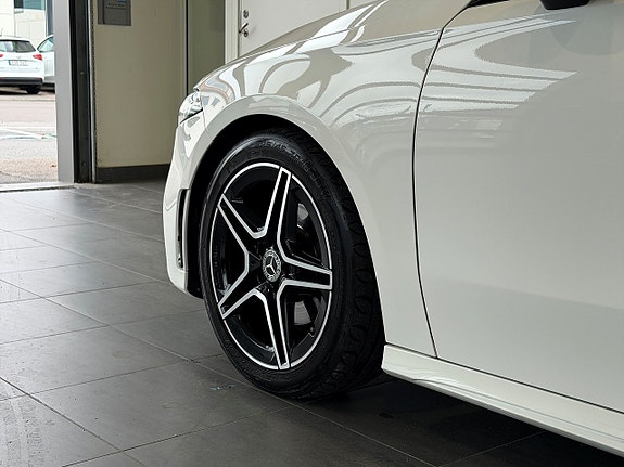 Mercedes-Benz A180 5 of 17