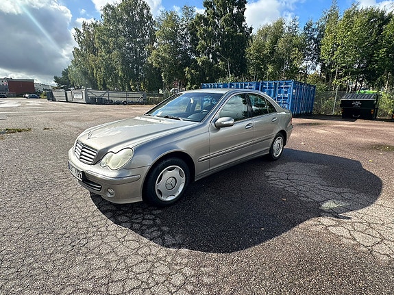 Mercedes-Benz C180 2 of 6