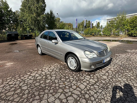 Mercedes-Benz C180 4 of 6