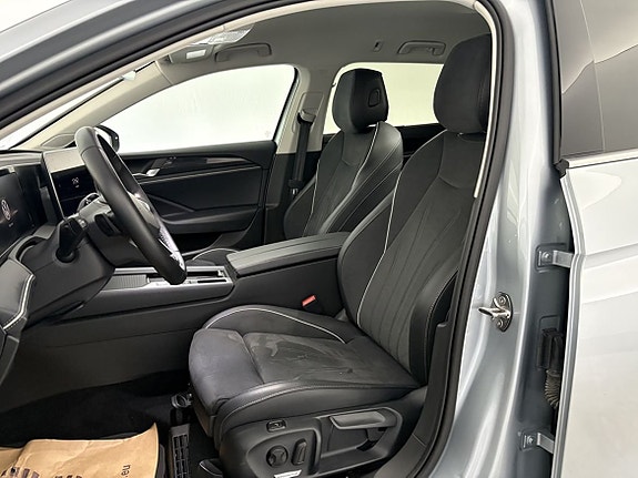 Volkswagen Passat 13 of 21