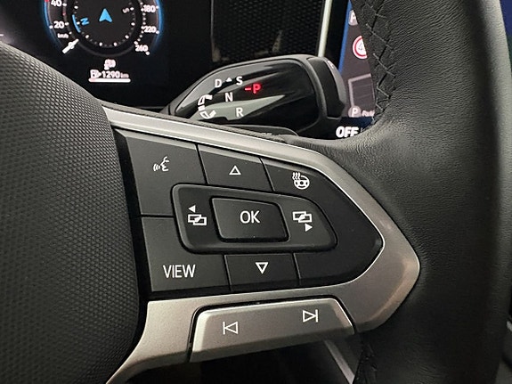 Volkswagen Passat 10 of 21
