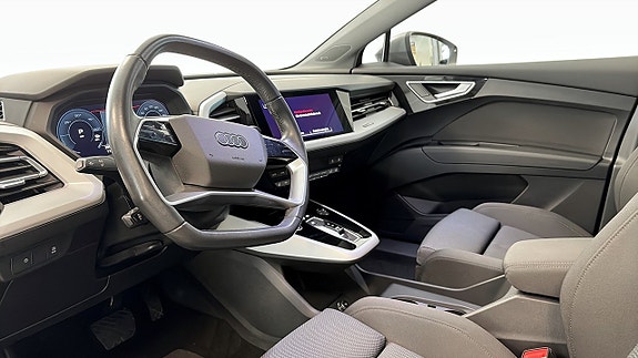 Audi Q4 e-tron 7 of 12
