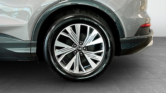 Audi Q4 e-tron 6 of 12