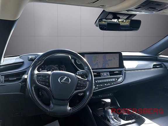 Lexus ES300h 11 of 16