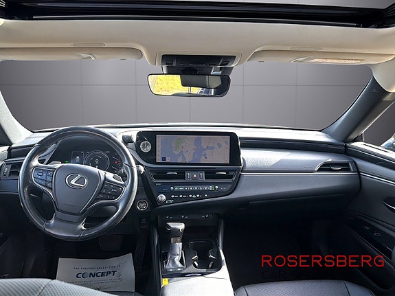 Lexus ES300h 10 of 16