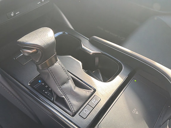 Lexus ES300h 13 of 16