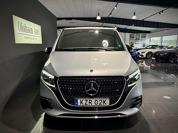 Mercedes-Benz V300 14 of 14