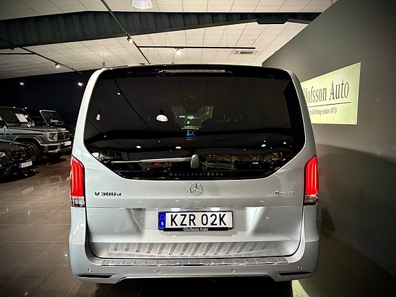 Mercedes-Benz V300 13 of 14