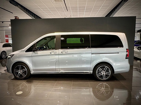 Mercedes-Benz V300 2 of 14
